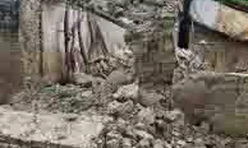 Up News: कच्चा मकान गिरने से सास की मौत, बहू घायल