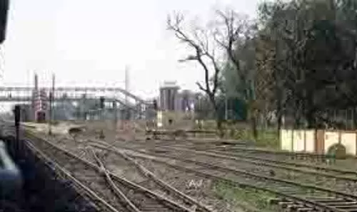 Bahraich :ट्रेन की चपेट में आया युवक, मंजर बना खौफनाक