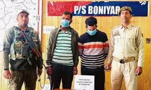 बारामूला में पुलिस ने ड्रग तस्कर को गिरफ्तार किया, हेरोइन जैसा पदार्थ बरामद बारामूला में पुलिस ने ड्रग तस्कर को गिरफ्तार किया, हेरोइन जैसा पदार्थ बरामद