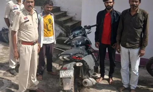 तीन लड़के गिरफ्तार, चोरी की पल्सर बाइक बरामद