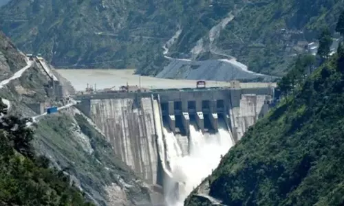 बगलिहार बांध के द्वार खुले, चिनाब नदी उफान पर बगलिहार बांध के द्वार खुले, चिनाब नदी उफान पर