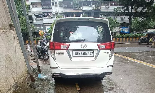 Thane : कारों पर अनाधिकृत सांसद और विधायक स्टिकर की संख्या में वृद्धि से शहर में अफरा-तफरी