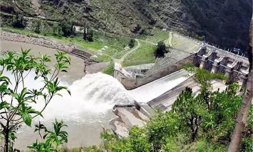 Himachal: ब्यास नदी का जलस्तर बढ़ा, पंडोह बांध से छोड़ा जा रहा पानी Himachal: ब्यास नदी का जलस्तर बढ़ा, पंडोह बांध से छोड़ा जा रहा पानी