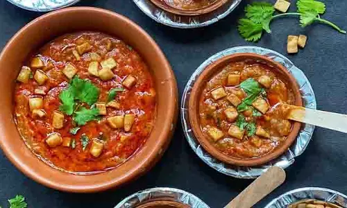 Tomato Chaat Recipe: लोगों को खूब पसंद आती है चाट, घर पर ऐसे बनाएं