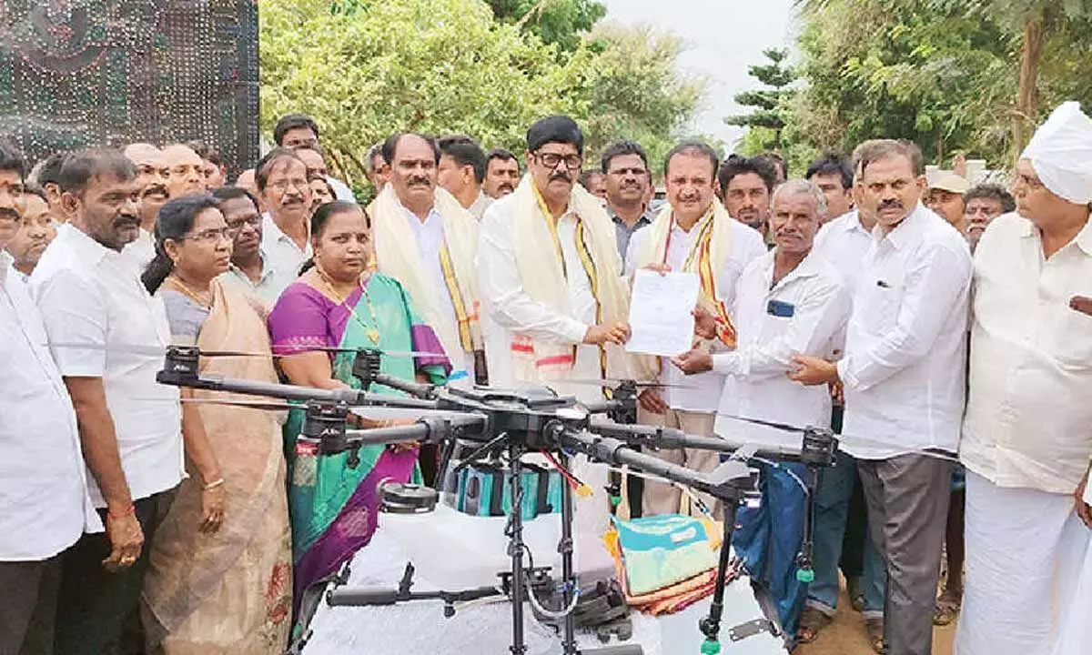 किसानों से कहा गया कि वे श्रम संबंधी समस्याओं से निपटने के लिए तकनीक अपनाएं किसानों से कहा गया कि वे श्रम संबंधी समस्याओं से निपटने के लिए तकनीक अपनाएं