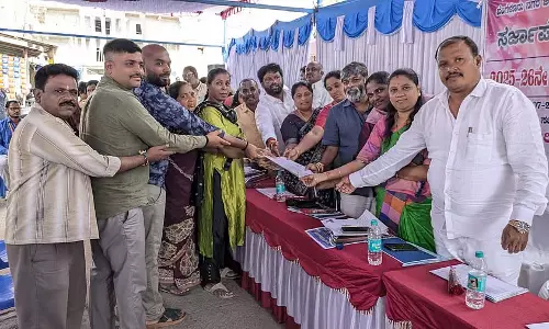 अनेकल ग्राम सभा: अनुपस्थित अधिकारियों को नोटिस