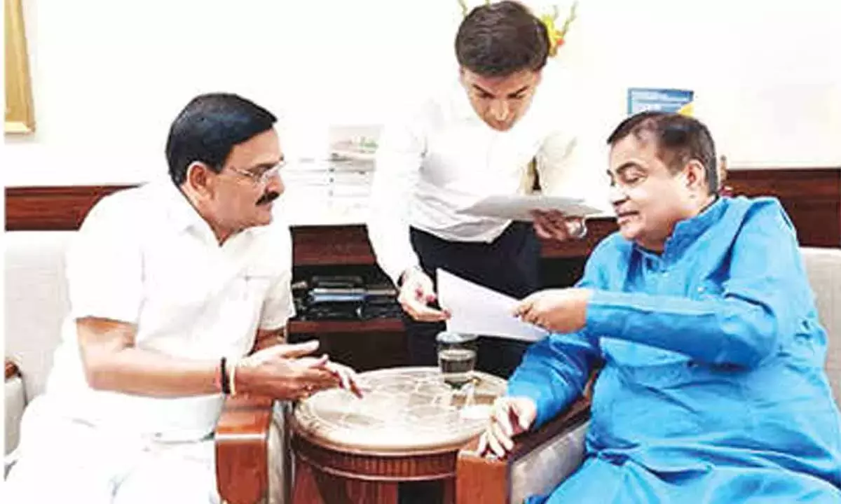 Andhra Pradesh : राजमार्ग परियोजनाओं पर वर्मा ने गडकरी से मुलाकात की
