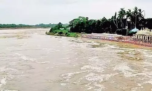 Bhadrak में बैतरणी नदी का जलस्तर चेतावनी स्तर पार, भारी बारिश के बीच बाढ़ की आशंका Bhadrak में बैतरणी नदी का जलस्तर चेतावनी स्तर पार, भारी बारिश के बीच बाढ़ की आशंका
