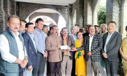 हिमाचल विश्वविद्यालय ने CM राहत कोष में 47 लाख रुपये दान किए हिमाचल विश्वविद्यालय ने CM राहत कोष में 47 लाख रुपये दान किए