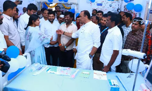 मंत्री ने Nalgonda सरकारी अस्पताल में नवजात शिशुओं के लिए किट का प्रस्ताव रखा मंत्री ने Nalgonda सरकारी अस्पताल में नवजात शिशुओं के लिए किट का प्रस्ताव रखा