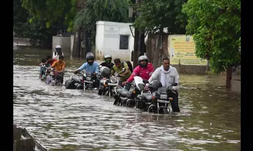 गुरुग्राम में फिर से बारिश, फिर वही मुसीबतें गुरुग्राम में फिर से बारिश, फिर वही मुसीबतें