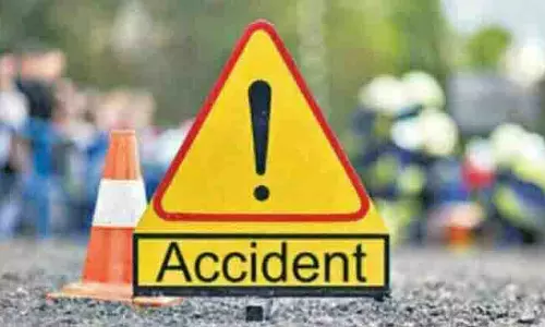 Peddapalli में सड़क दुर्घटना में चालक की मौत Peddapalli में सड़क दुर्घटना में चालक की मौत