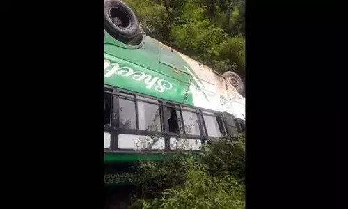 मंडी बस दुर्घटना में एक की मौत, नौ घायल