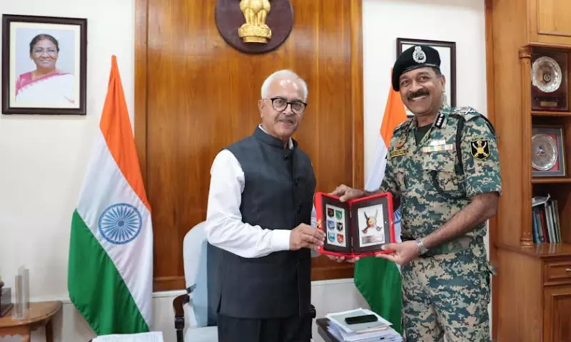 BSF के वरिष्ठ अधिकारी ने सुरक्षा और सैन्य तैयारियों का आकलन करने के लिए मणिपुर का दौरा