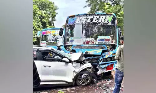Kerala : बस-कार की टक्कर में 14 लोग घायल