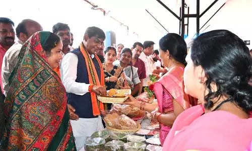 महासमुंद में विधायक योगेश्वर राजू सिन्हा ने किया आकांक्षा हाट का शुभारम्भ