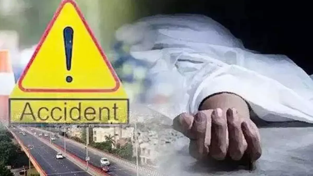 Hisar: तेज रफ्तार ट्रक की टक्कर से बाइक सवार की मौत, एक गंभीर घायल