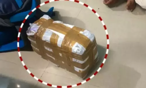 ओडिशा में वाहन से 12 लाख रुपये से अधिक की नकदी जब्त, चार गिरफ्तार ओडिशा में वाहन से 12 लाख रुपये से अधिक की नकदी जब्त, चार गिरफ्तार