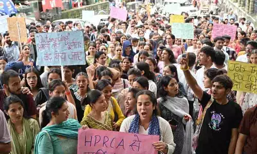Mandi में युवाओं ने ‘शोषणकारी’ नौकरी प्रशिक्षु नीति के खिलाफ विरोध प्रदर्शन किया Mandi में युवाओं ने ‘शोषणकारी’ नौकरी प्रशिक्षु नीति के खिलाफ विरोध प्रदर्शन किया