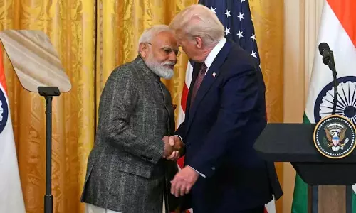 ट्रम्प का भारत के लिए टैरिफ़ का डंडा, पाकिस्तान के लिए प्रलोभन