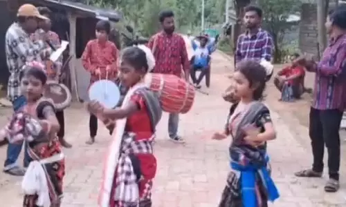 पश्चिमी ओडिशा में गर्व और उत्साह के साथ मनाया गया संबलपुरी दिवस पश्चिमी ओडिशा में गर्व और उत्साह के साथ मनाया गया संबलपुरी दिवस