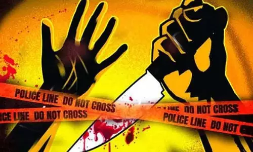 इंदौर में महिला और बच्चे के शव मिले; संदेह के आधार पर पति हिरासत में इंदौर में महिला और बच्चे के शव मिले; संदेह के आधार पर पति हिरासत में