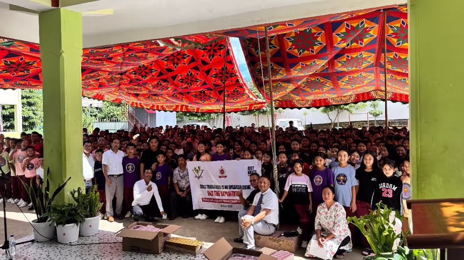 Manipur के कांगपोकपी में बाल तस्करी पर रोक के लिए जुटे स्थानीय लोग Manipur के कांगपोकपी में बाल तस्करी पर रोक के लिए जुटे स्थानीय लोग