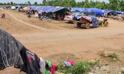 Thailand, Cambodia ने हिंसा कम होने पर राजनयिकों के लिए सीमा दौरे की योजना बनाई Thailand, Cambodia ने हिंसा कम होने पर राजनयिकों के लिए सीमा दौरे की योजना बनाई