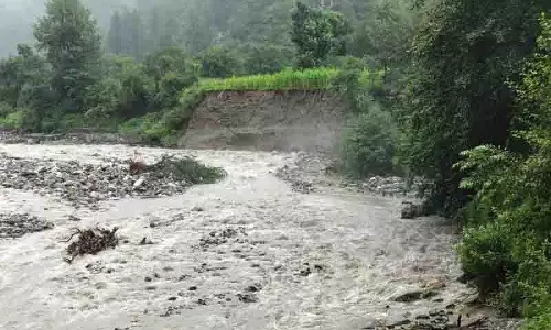 Rampur में बादल फटा, पुल बह गया, फसलें क्षतिग्रस्त