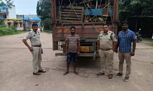 CG BREAKING: अवैध रूप से ले जाए जा रहे 9 टन कबाड़ के साथ ट्रक जब्त, चालक गिरफ्तार
