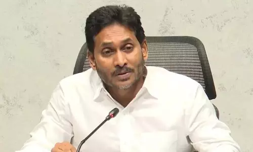 TD नेताओं ने जगन पर दोहरे मानदंडों को लेकर निशाना साधा TD नेताओं ने जगन पर दोहरे मानदंडों को लेकर निशाना साधा