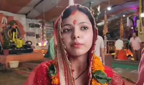 खंडवा में मुस्लिम महिला ने अपनाया हिंदू धर्म, प्रेम विवाह की चर्चा