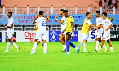 भारतीय नौसेना ने ग्रुप एफ मुकाबले में रियल कश्मीर एफसी को 2-1 से हराया भारतीय नौसेना ने ग्रुप एफ मुकाबले में रियल कश्मीर एफसी को 2-1 से हराया
