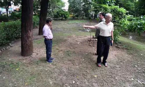 Ludhiana MC की हरित क्षेत्र में टैंक बनाने की योजना का निवासियों ने किया विरोध Ludhiana MC की हरित क्षेत्र में टैंक बनाने की योजना का निवासियों ने किया विरोध