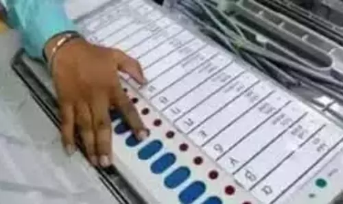 YSRC ने राज्य चुनाव आयोग से मुलाकात की, स्थानीय निकाय उपचुनावों में निष्पक्षता की मांग की YSRC ने राज्य चुनाव आयोग से मुलाकात की, स्थानीय निकाय उपचुनावों में निष्पक्षता की मांग की