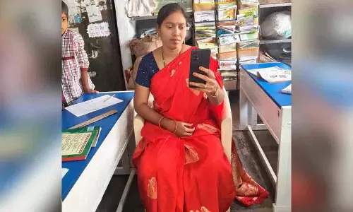 FRS Server खराब है.. शिक्षक चिंतित