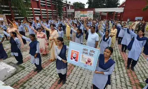 1 लाख से अधिक छात्रों, शिक्षकों, अभिभावकों ने Shaheed Udham Singh को श्रद्धांजलि दी 1 लाख से अधिक छात्रों, शिक्षकों, अभिभावकों ने Shaheed Udham Singh को श्रद्धांजलि दी