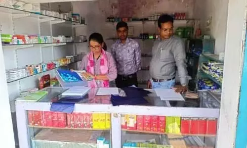 जिले में बिना लाइसेंस दवा रखने पर छापा, औषधियां जब्त