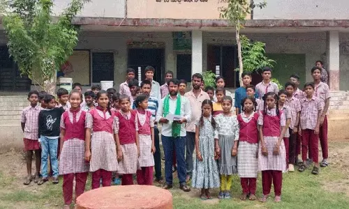 Bajumallaigudem स्कूल मुद्दे पर आदिवासी समुदाय का आंदोलन