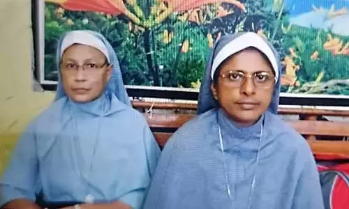 केरल की ननों की गिरफ्तारी पर बवाल, ईसाई समूहों ने बताया धार्मिक उत्पीड़न केरल की ननों की गिरफ्तारी पर बवाल, ईसाई समूहों ने बताया धार्मिक उत्पीड़न