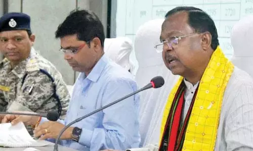 दंतेवाड़ा में कृषि मंत्री रामविचार नेताम ने की त्रि-जिला विभागीय समीक्षा