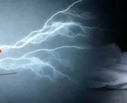 स्कूल में फैली करंट, पालकों ने जड़ा ताला स्कूल में फैली करंट, पालकों ने जड़ा ताला