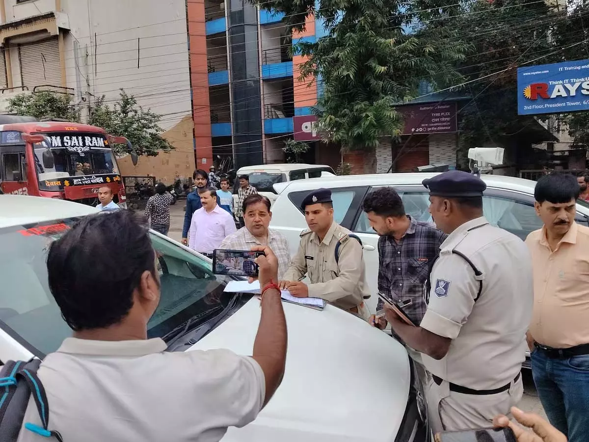 मध्य प्रदेश के इंदौर में RTO ने एक दिन में 91 वाहनों से 1.5 करोड़ वसूले मध्य प्रदेश के इंदौर में RTO ने एक दिन में 91 वाहनों से 1.5 करोड़ वसूले