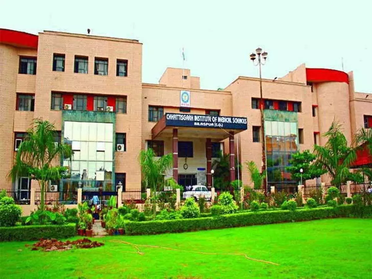 सिम्स में मरीजों को खराब खाना परोसने का आरोप, हाईकोर्ट ने किया संज्ञान सिम्स में मरीजों को खराब खाना परोसने का आरोप, हाईकोर्ट ने किया संज्ञान