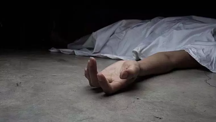 IIT बॉम्बे के छात्र ने हॉस्टल की 10वीं मंजिल से कूदकर कथित तौर पर आत्महत्या कर ली IIT बॉम्बे के छात्र ने हॉस्टल की 10वीं मंजिल से कूदकर कथित तौर पर आत्महत्या कर ली