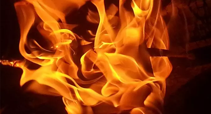Hyderabad के कुकटपल्ली में बाइक मैकेनिक की दुकान में आग लगी, वाहन जलकर खाक Hyderabad के कुकटपल्ली में बाइक मैकेनिक की दुकान में आग लगी, वाहन जलकर खाक