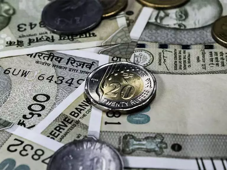 साप्ताहिक समीक्षा: व्यापारिक अनिश्चितता और एफआईआई निकासी से रुपया कमजोर साप्ताहिक समीक्षा: व्यापारिक अनिश्चितता और एफआईआई निकासी से रुपया कमजोर