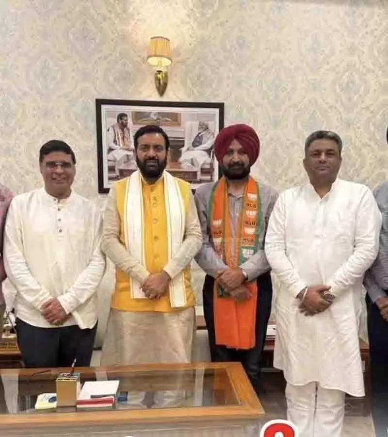 SAD छोड़ने के बाद खरड़ के रियल एस्टेट कारोबारी रंजीत गिल BJP में शामिल हुए SAD छोड़ने के बाद खरड़ के रियल एस्टेट कारोबारी रंजीत गिल BJP में शामिल हुए