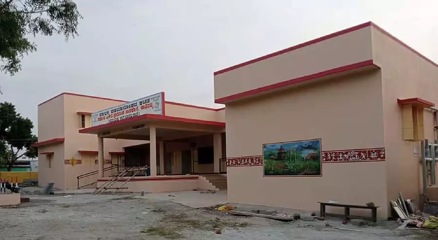 Hiriyur : एक शताब्दी पूरा कर चुका स्कूल अपने पूर्व छात्रों द्वारा पुनर्जीवित किया गया Hiriyur : एक शताब्दी पूरा कर चुका स्कूल अपने पूर्व छात्रों द्वारा पुनर्जीवित किया गया
