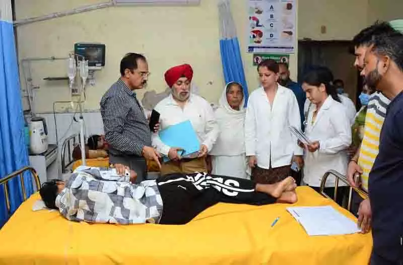 Jalandhar अस्पताल में मौतें, ऑक्सीजन प्लांट संचालक बर्खास्त Jalandhar अस्पताल में मौतें, ऑक्सीजन प्लांट संचालक बर्खास्त